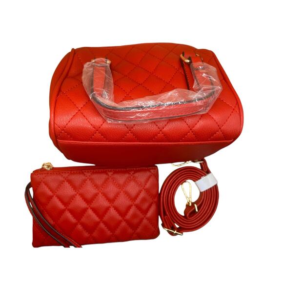 Red Quilted Vegan Leather Mini Bag with Makeup Bag and Shoulder Strap NWOT - Picture 3 of 6